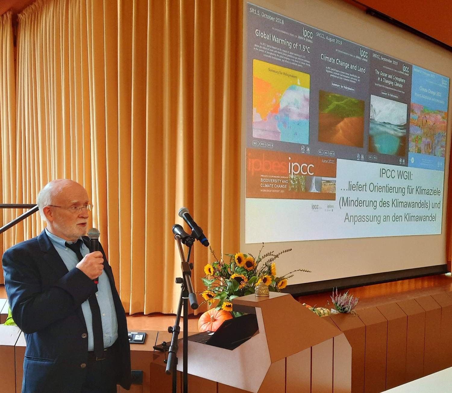 Prof. Dr. Hans-Otto Pörtner bei seinem Vortrag anlässlich des Leitbildforums.