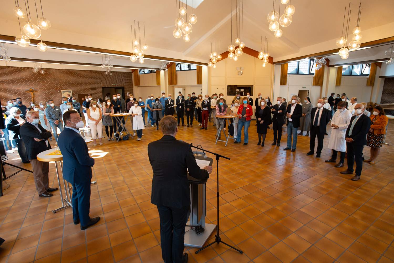 Im Marienhaus des St. Franziskus-Hospitals diskutierte der Minister mit Mitarbeitenden aus den Stiftungseinrichtungen.