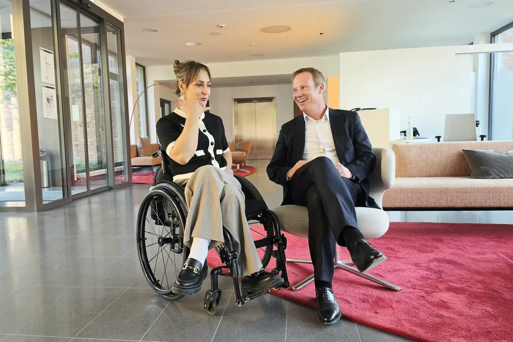 K. Vogel und Dr. N. Brüggemann im Gespräch