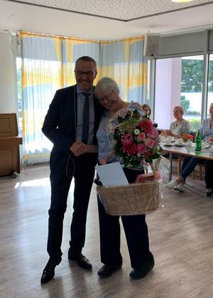Regionalgeschäftsführer Burkhard Nolte dankte Frau PD Dr. med. Barbara Elkeles.
