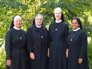 Die neue Provinzleitung (Von links nach rechts): Schwester M. Cäcilia Musekamp (Provinzvrätin), Schwester M. Diethilde Bövingloh (Provinzoberin), Schwester Marianne Kamlage (Provinzvikarin), Schwester Leemary Sebastian (Provinzrätin). Die neue Provinzleitung (Von links nach rechts): Schwester M. Cäcilia Musekamp (Provinzvrätin), Schwester M. Diethilde Bövingloh (Provinzoberin), Schwester Marianne Kamlage (Provinzvikarin), Schwester Leemary Sebastian (Provinzrätin).